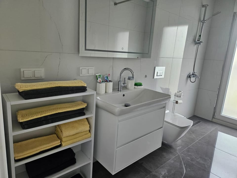 Bathroom, towels