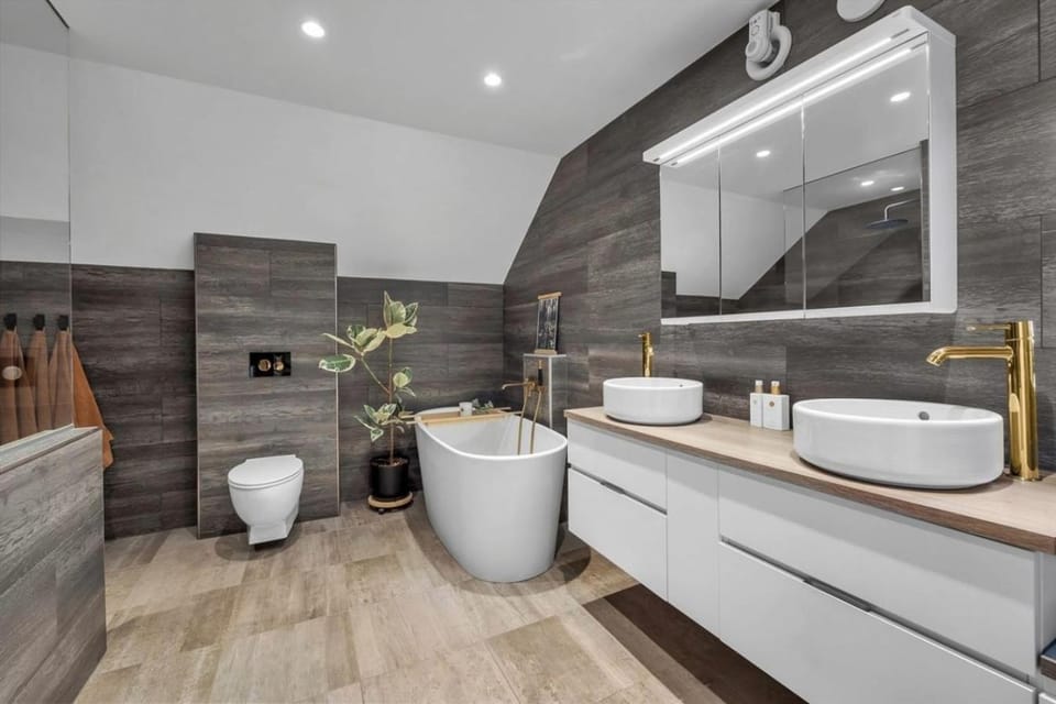 Bathroom, Bath
