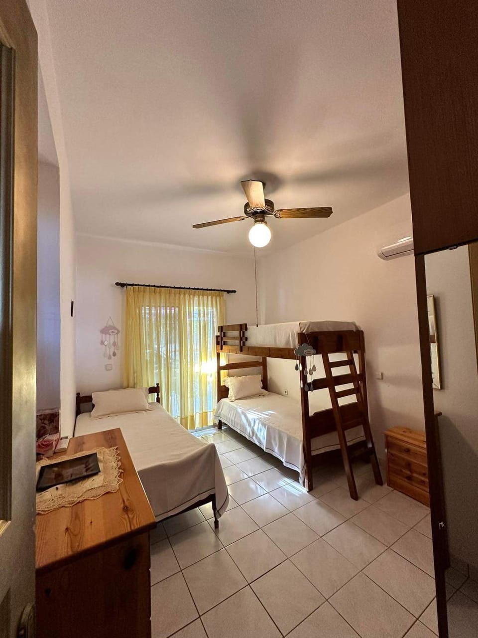 Bedroom, air conditioner