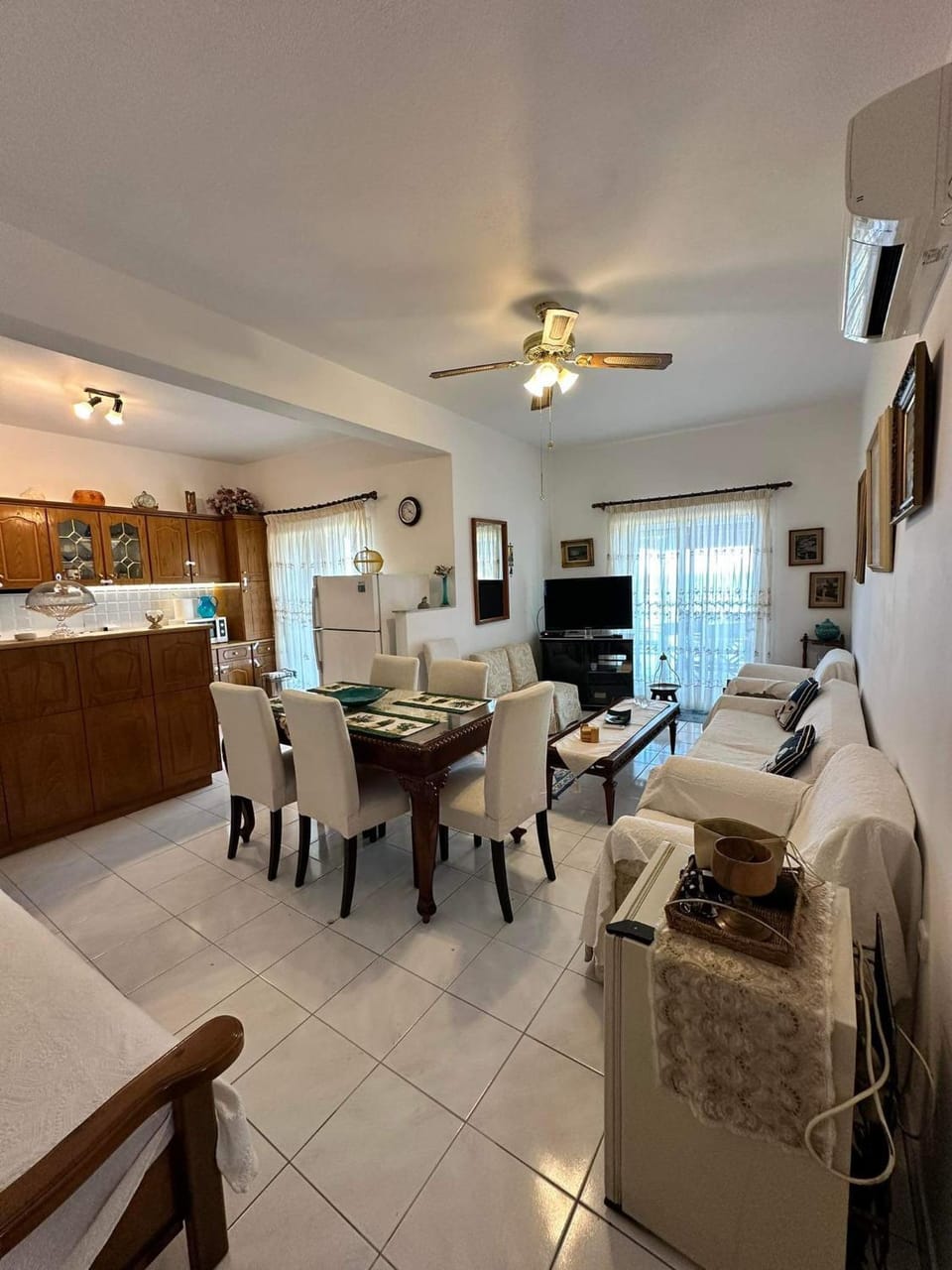 Kitchen or kitchenette, Living room, Dining area, air conditioner