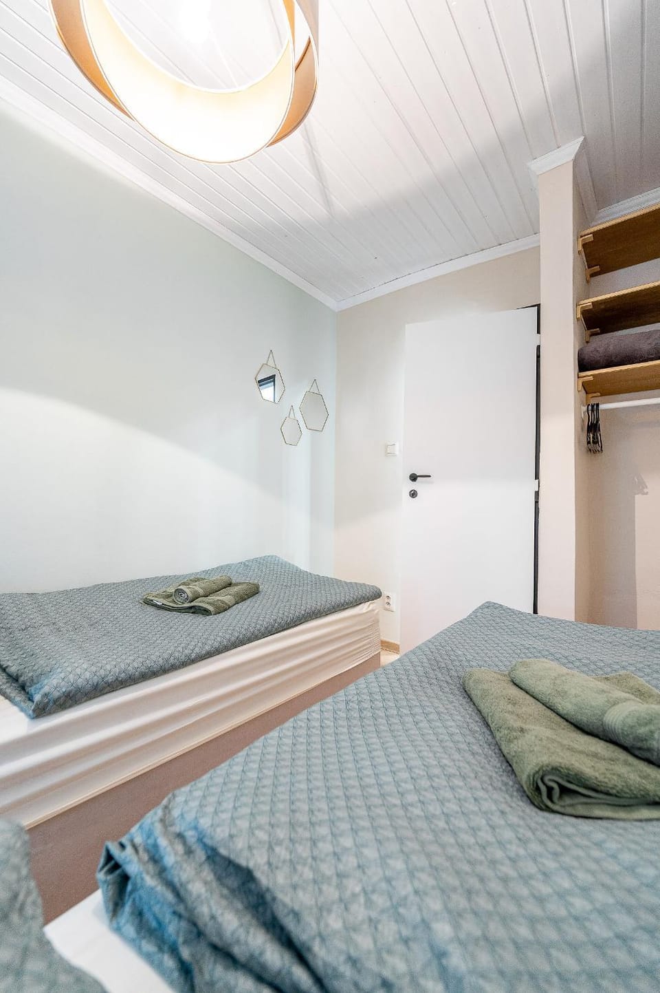 Bedroom, towels