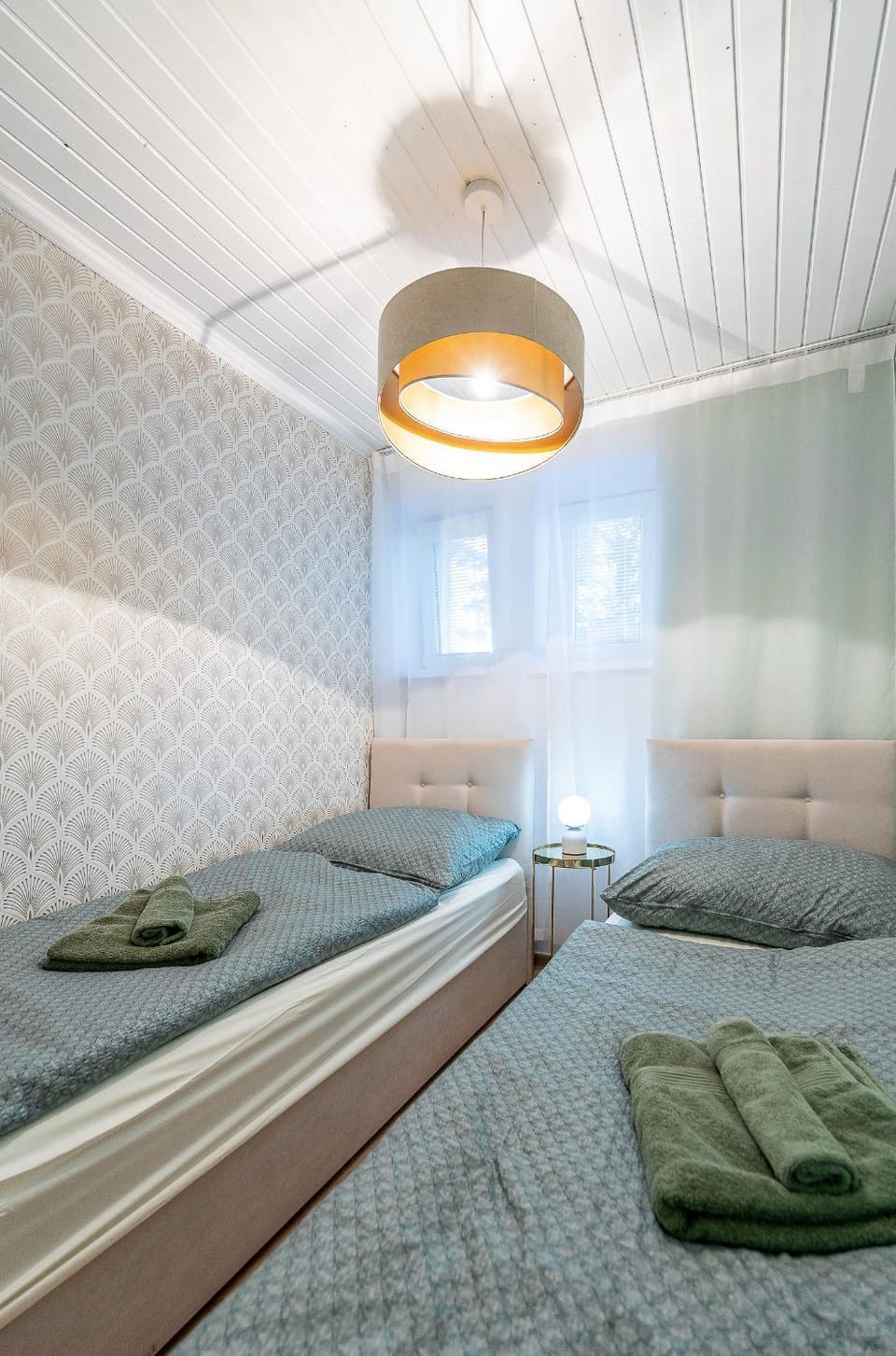 Bedroom, towels