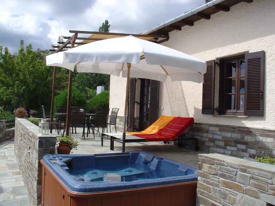 Hot Tub, sunbed
