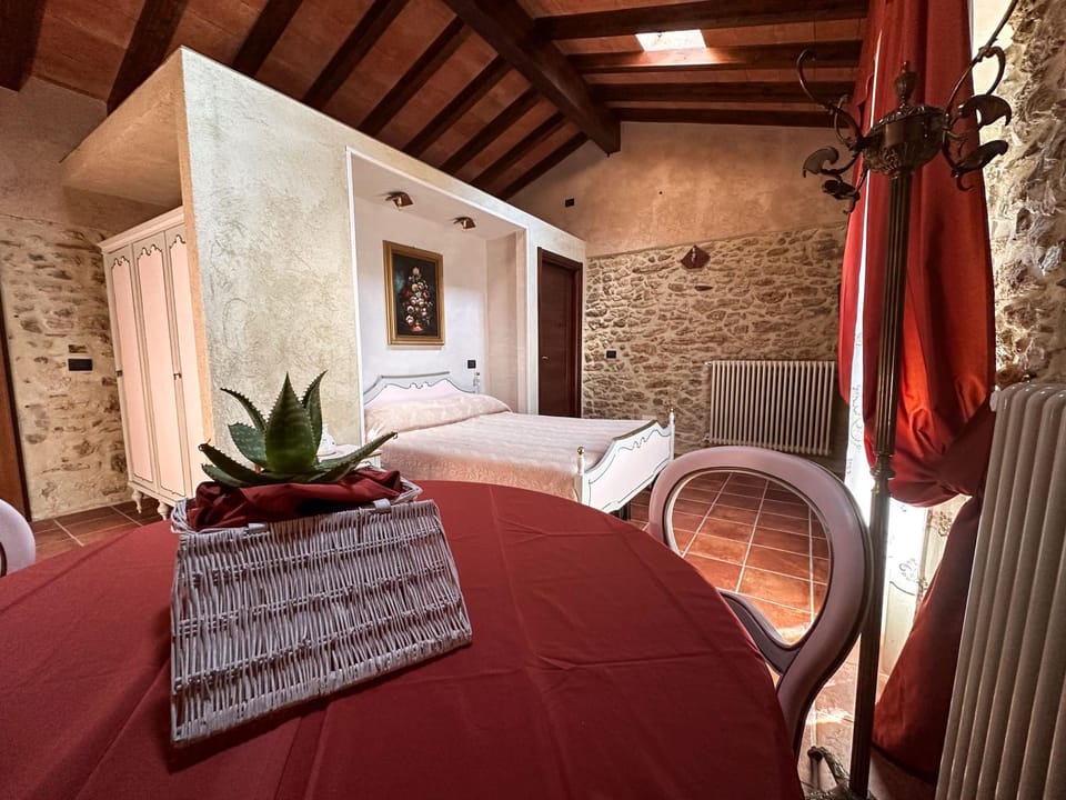 Bed, Living room, Photo of the whole room, Seating area, Bedroom