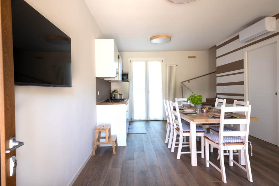 Kitchen or kitchenette, Dining area, Lunch