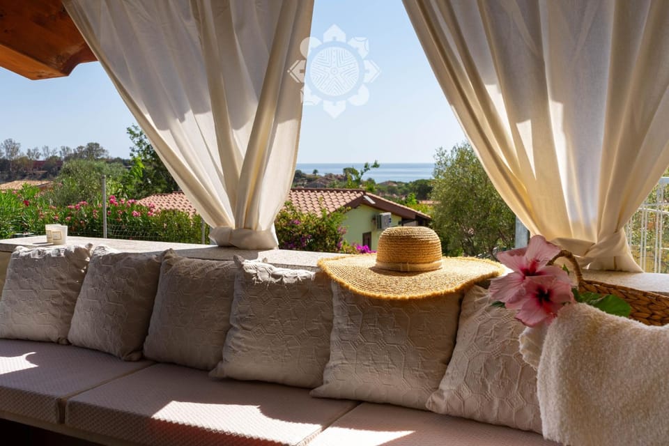 Natural landscape, View (from property/room), Living room, Seating area