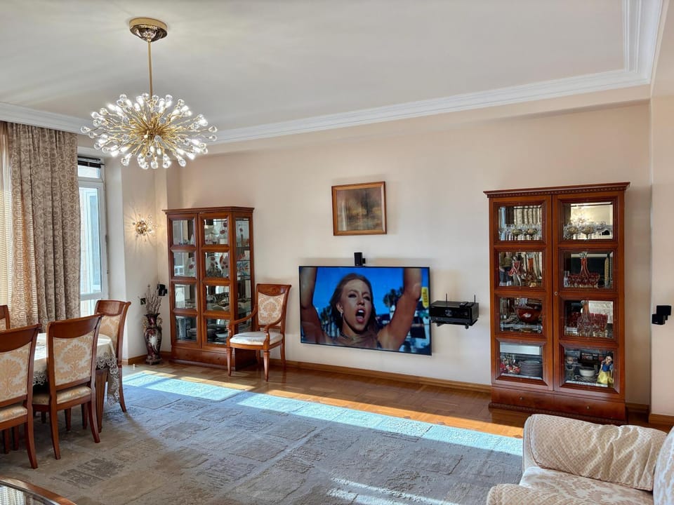TV and multimedia, Seating area
