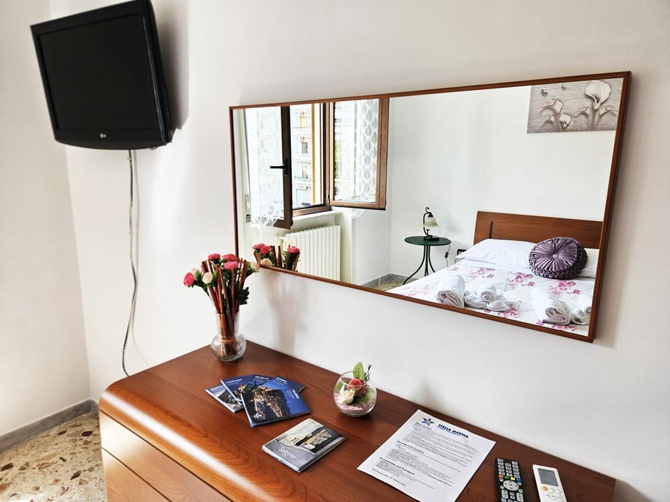 Bed, TV and multimedia, Photo of the whole room, Bedroom, internet, internet, air conditioner