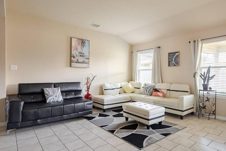 5 Bedroom Luxurious Retreat in Schertz, San Antonio House in Schertz