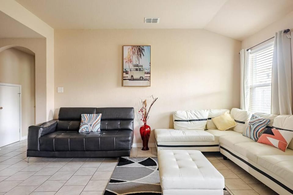 5 Bedroom Luxurious Retreat in Schertz, San Antonio House in Schertz