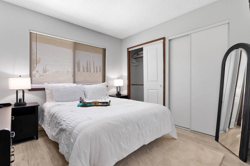 Bed, View (from property/room), Bedroom, wardrobe