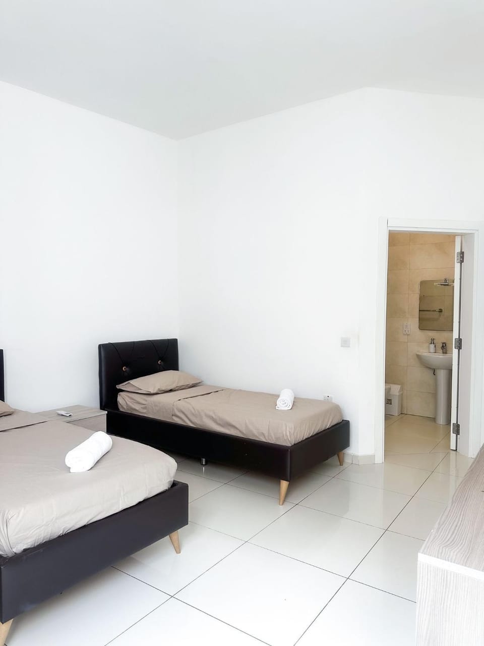 Photo of the whole room, Bedroom