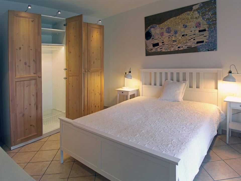 Spring, Bed, Day, Balcony/Terrace, On site, Garden view