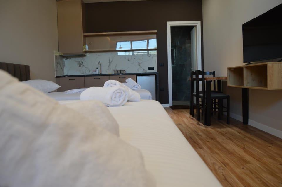 Bed, Kitchen or kitchenette, Photo of the whole room, Bedroom