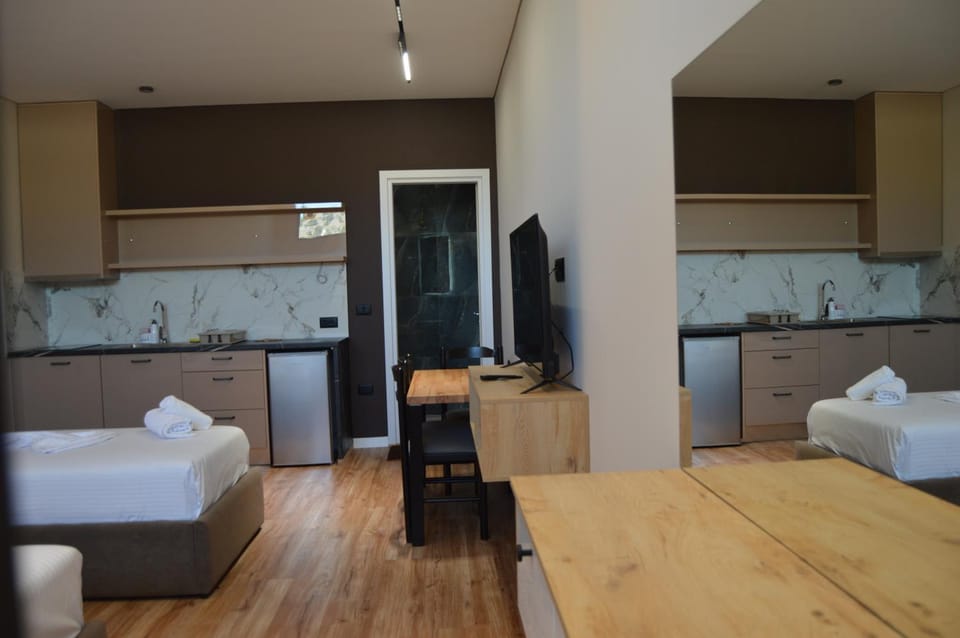 Bed, Kitchen or kitchenette, Living room, Photo of the whole room, Seating area, Bedroom