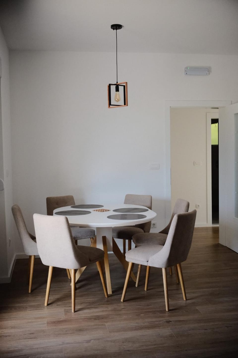 Seating area, Dining area