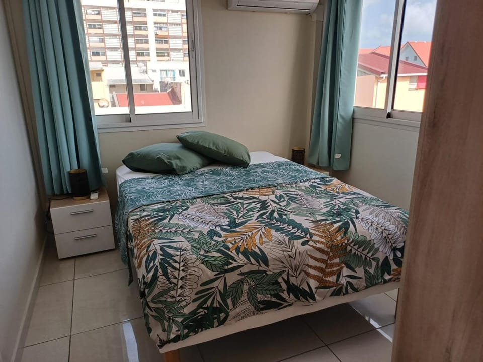 Bed, Photo of the whole room, Bedroom, air conditioner