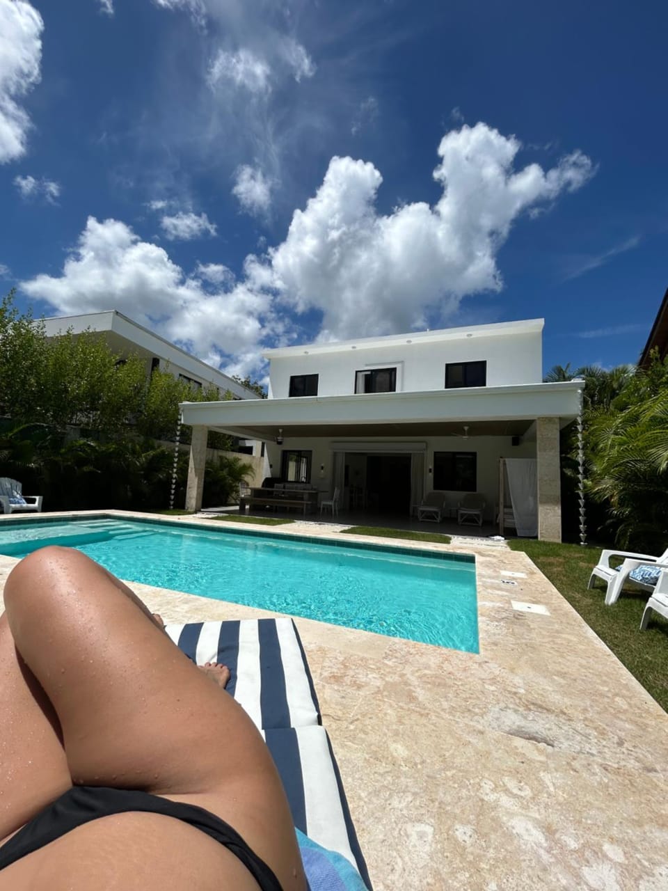 Property building, Day, Pool view, Swimming pool, sunbed