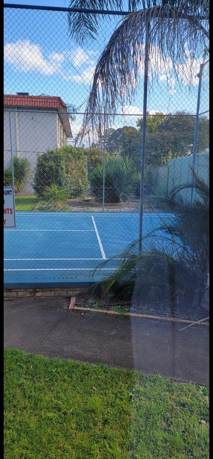 Garden, Tennis court