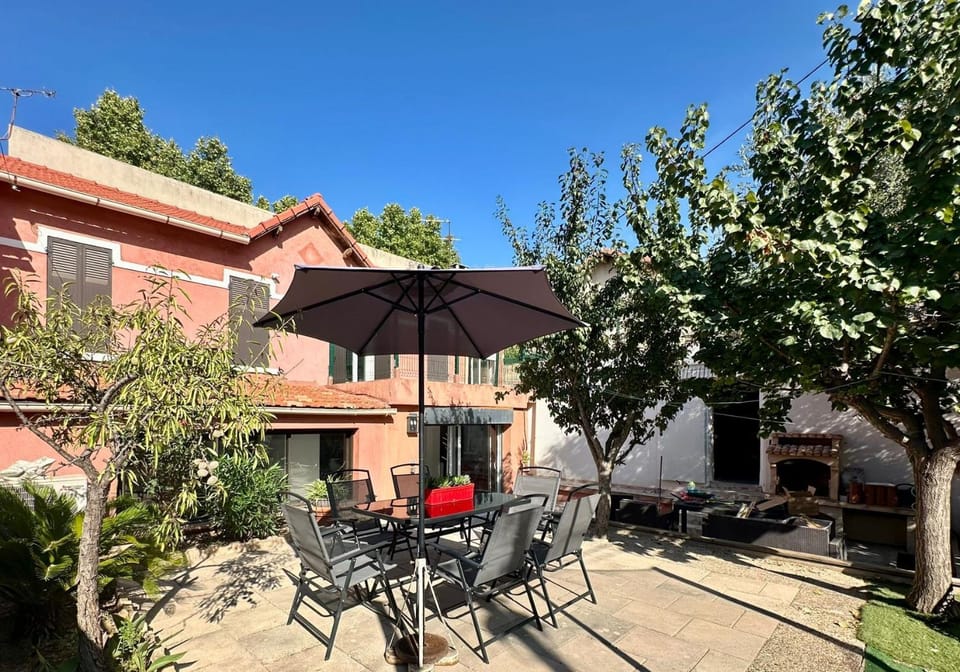 Property building, Patio, Day, Garden