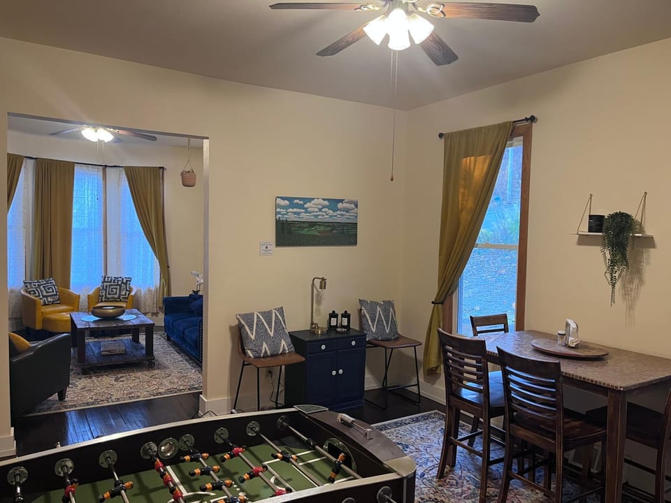 Game Room, Dining area