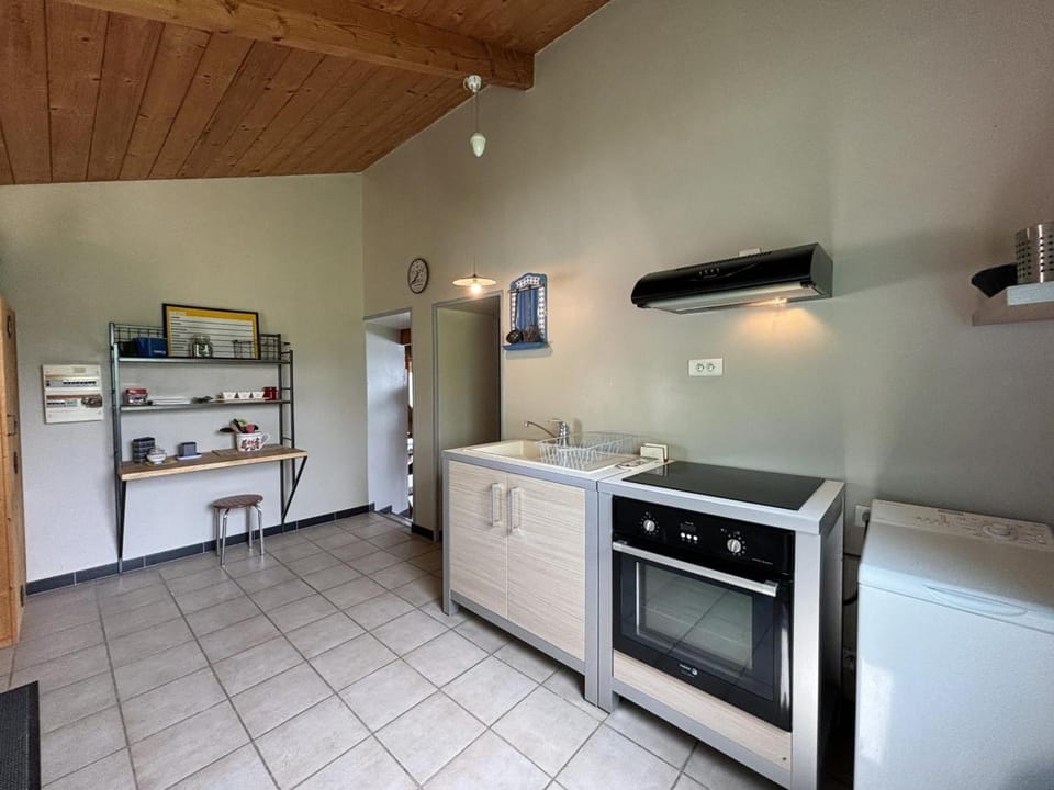Gîte dans le plus ancien vignoble de France avec piscine partagée - FR-1-489-545 House in Auvergne-Rhône-Alpes