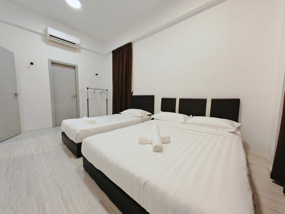 Bed, Bedroom, towels, air conditioner