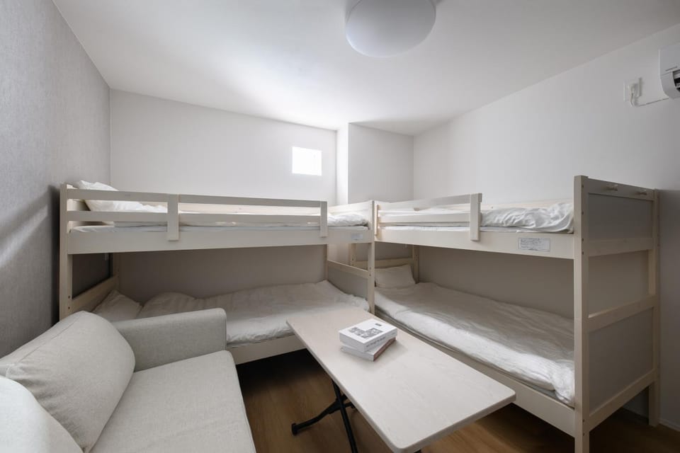 Bedroom, bunk bed