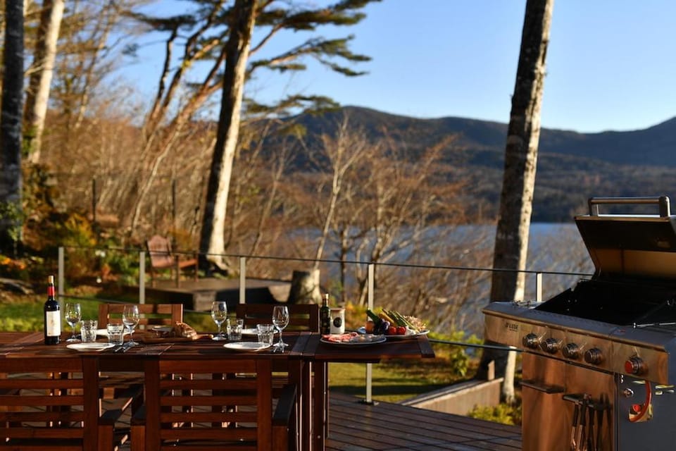 Buckeye House by the lake House in Shizuoka Prefecture