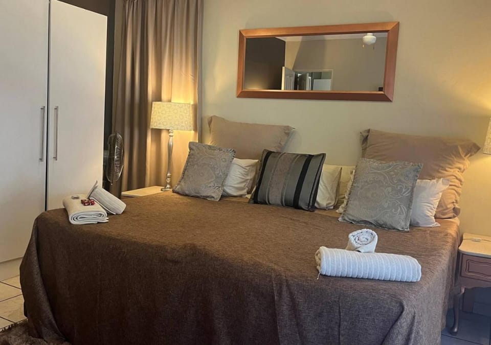 Bed, Photo of the whole room, Bedroom, Garden view, Pool view, towels, wardrobe