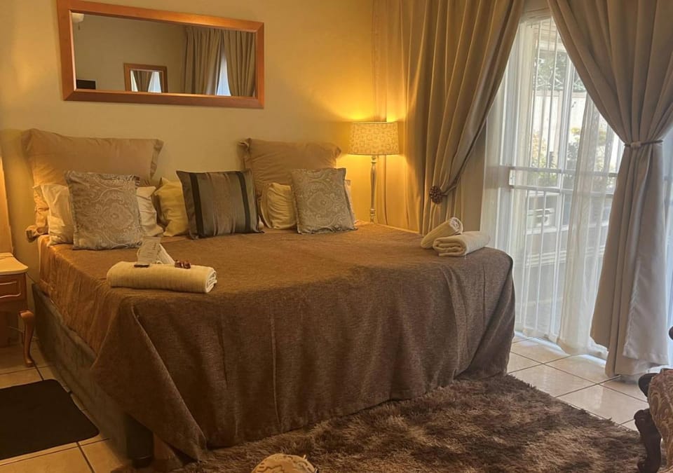 Bed, Photo of the whole room, Bedroom, Garden view, Pool view, towels, wardrobe
