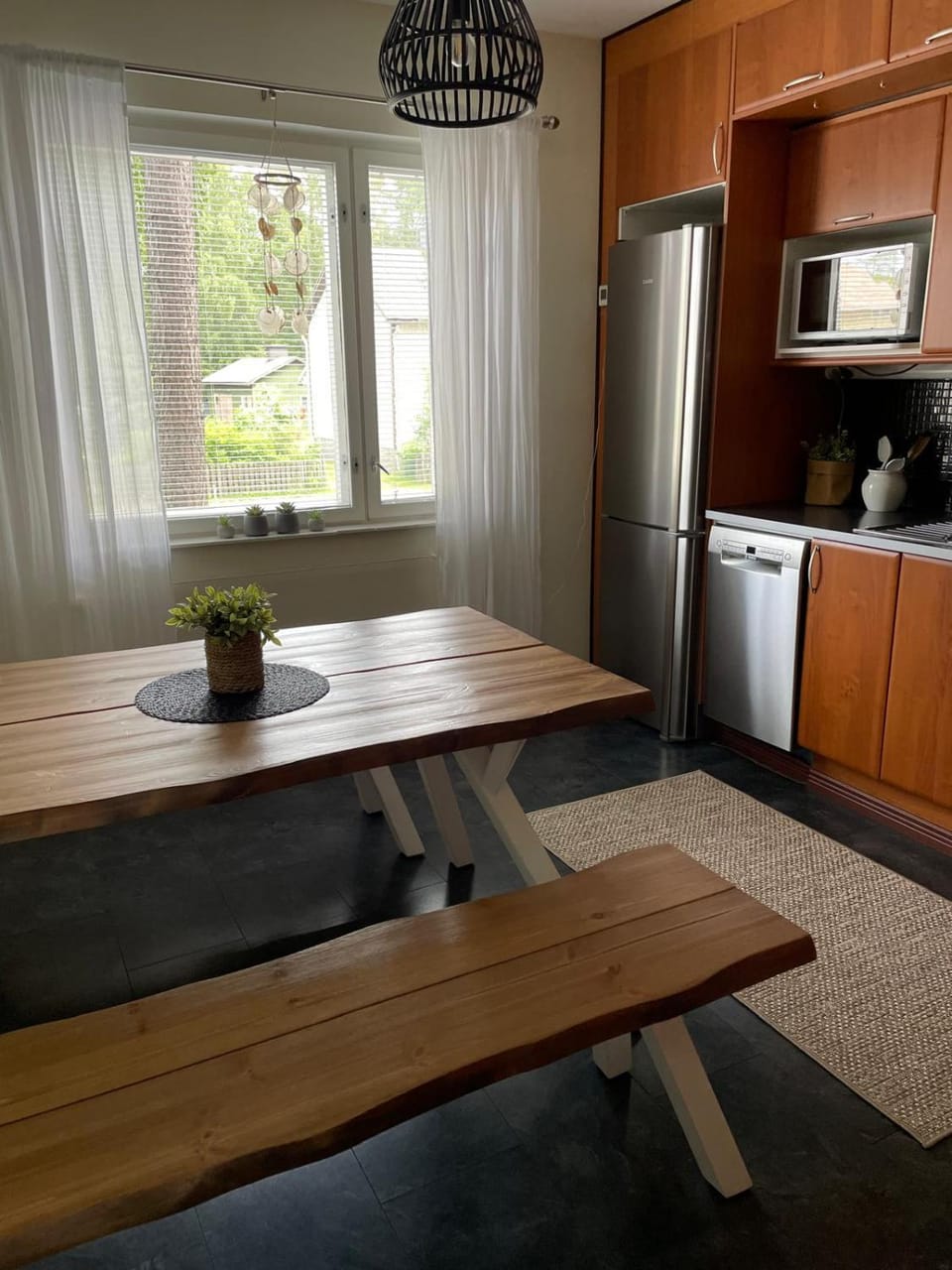 Dining area, kitchen