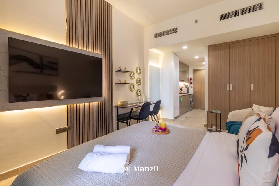Communal lounge/ TV room, Bed, Photo of the whole room, Seating area, Dining area, Bedroom, towels, wardrobe