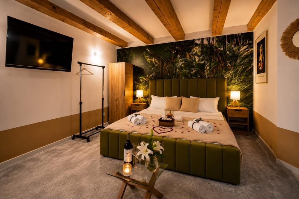 The Signature Central Suite & Free Parking Apartment in Craiova