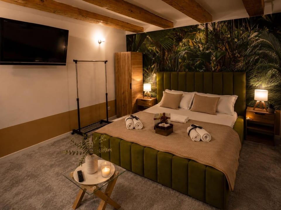 The Signature Central Suite & Free Parking Apartment in Craiova
