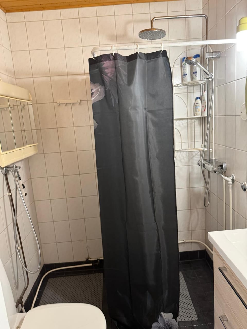 Shower, Toilet, Internal: Not applicable to any particular room