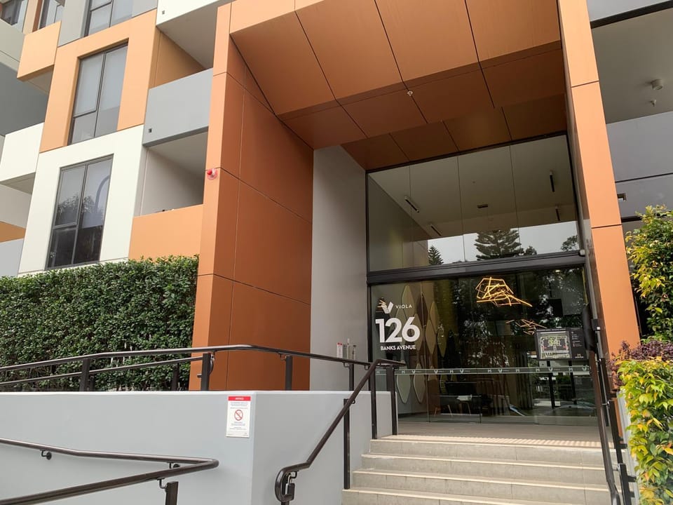Property building, Facade/entrance