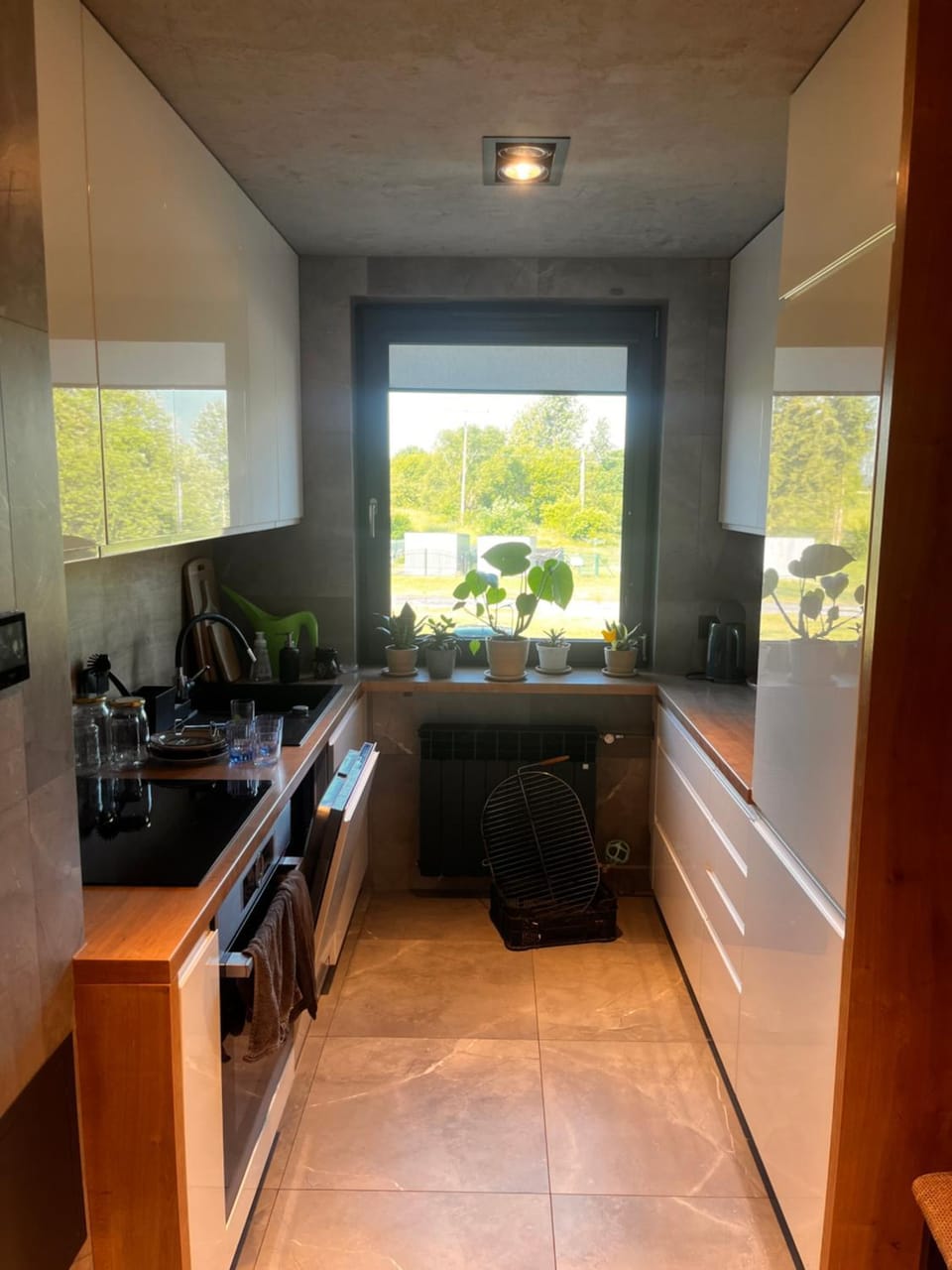 Kitchen or kitchenette, Dining area, minibar