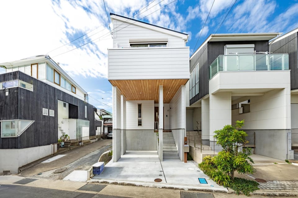 Property building, Day, Neighbourhood
