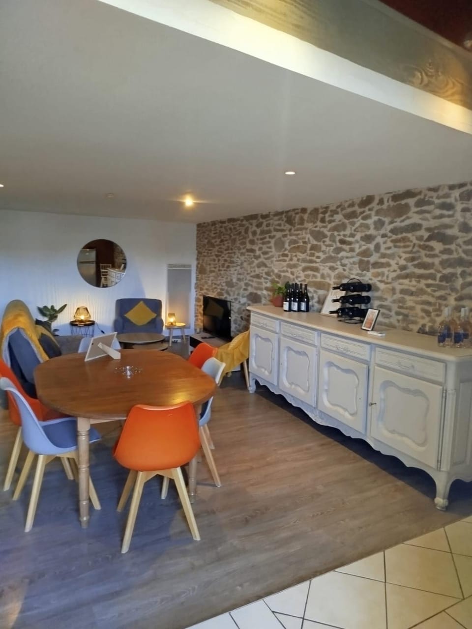 Living room, Seating area, Dining area