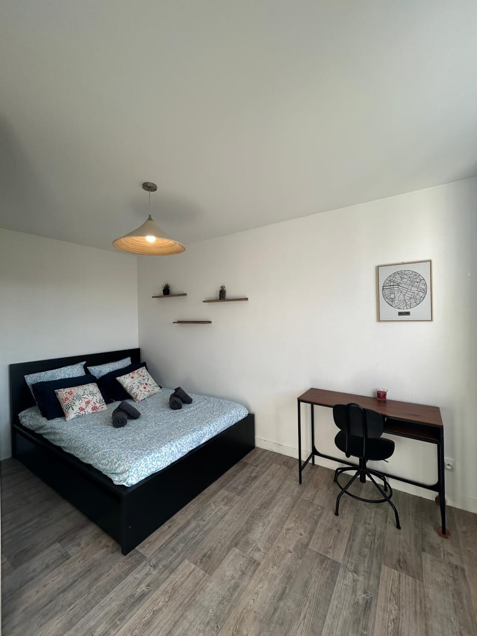 Bed, Photo of the whole room, Bedroom