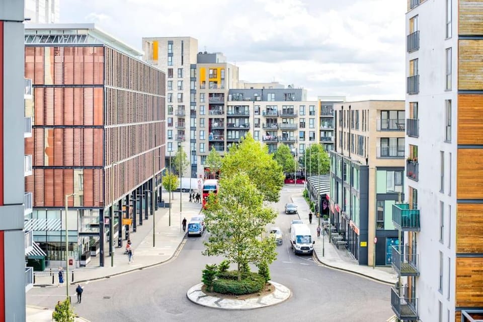 Beautiful 2 bedroom 2 bathroom apartment in Colindale Apartment in Edgware