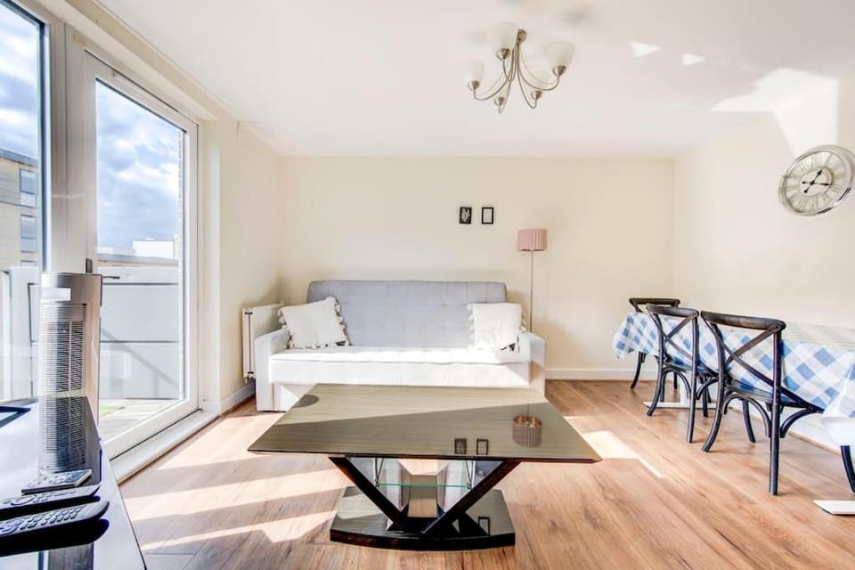 Beautiful 2 bedroom 2 bathroom apartment in Colindale Apartment in Edgware