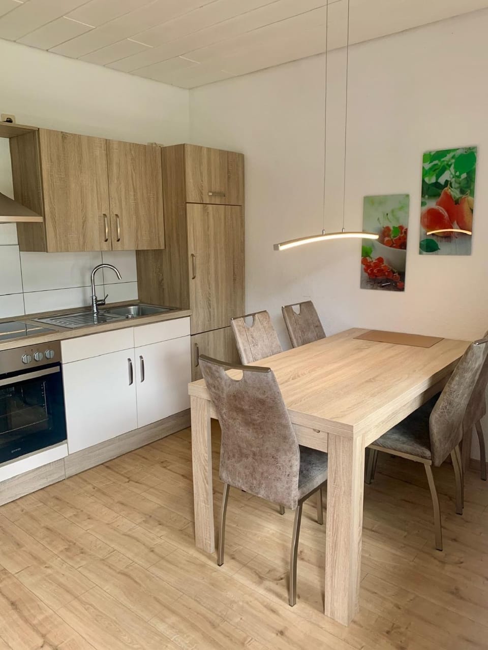 Kitchen or kitchenette, Seating area, Dining area, stove