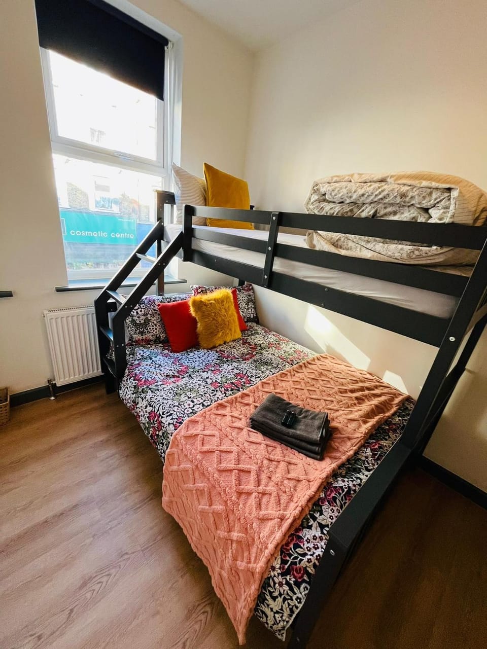 Bed, Photo of the whole room, Bedroom, bunk bed, towels
