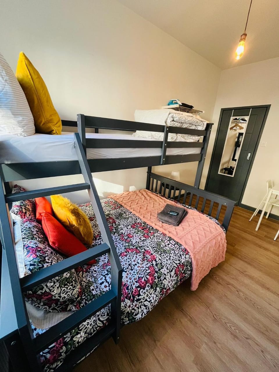 Bed, Photo of the whole room, Bedroom, bunk bed, towels