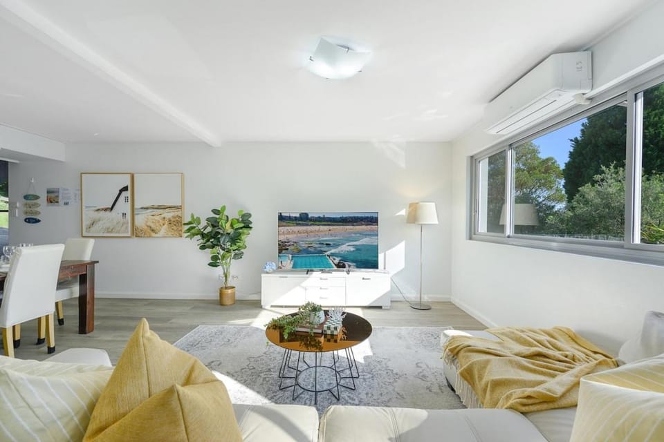 Collaroy 3Br Beach Home with Large Pool Ground Floor House in Sydney