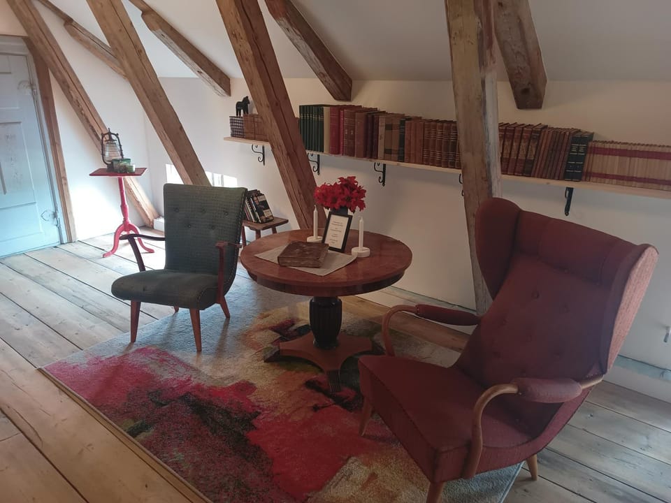 Library, Living room, Seating area