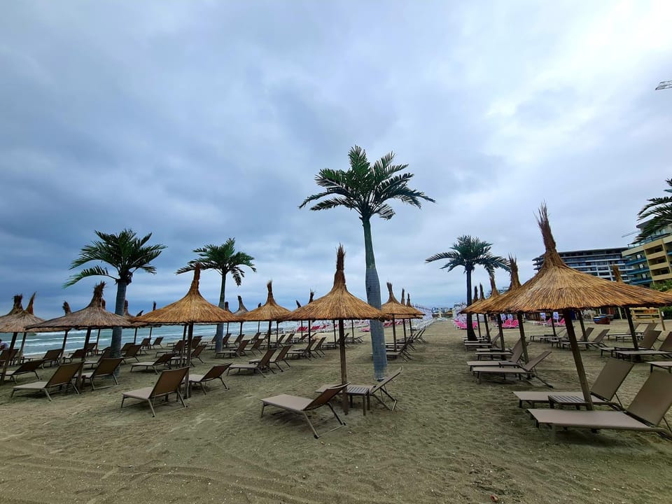 Residence Sole 5 by Wave - Apartament luxury 60mp cu terasa si vedere la mare, acces direct pe plaja OhiOhi Beach- Mamaia Nord - Restaurant, Parcare gratuita Apartment in Constanța County