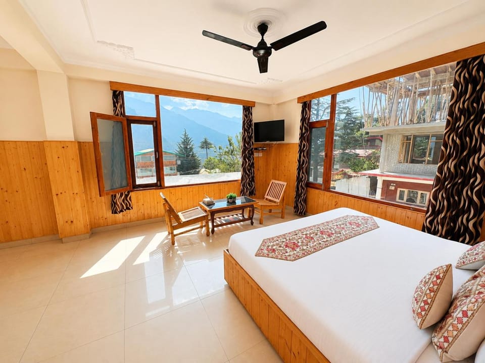 Bedroom, Mountain view